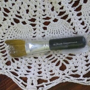 BARE ESCENTIALS ANGLED FACE BRUSH NWOT